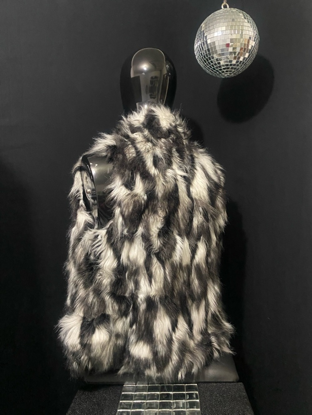 Marc New York Black and White Faux Fur Vest - Picture 4 of 15